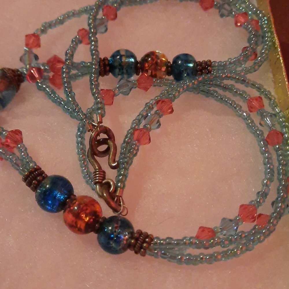 HANDMADE BEADED STARFISH NECKLACE. - Picture 2 of 5